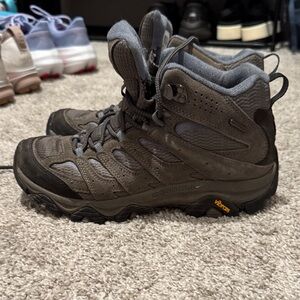 Merrell Women’s Dark Brown Outdoor Boots size 9.5